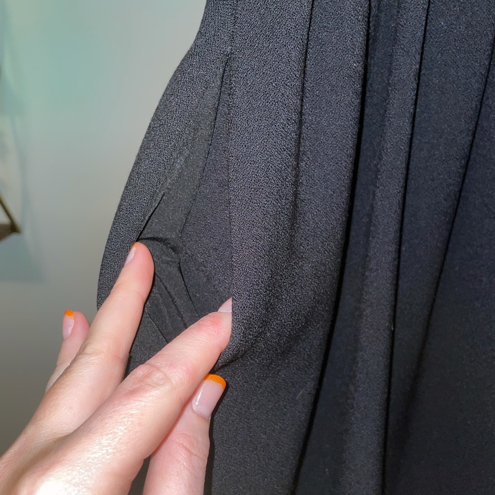 A6 - 349 Tahari Black ruffle dress with pockets - Picture 3 of 8